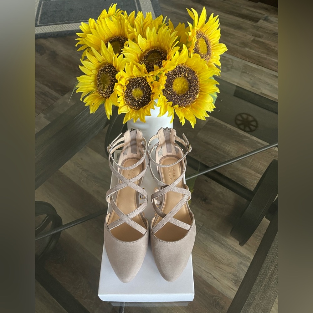 Lauren Conrad ladies zip back flats
